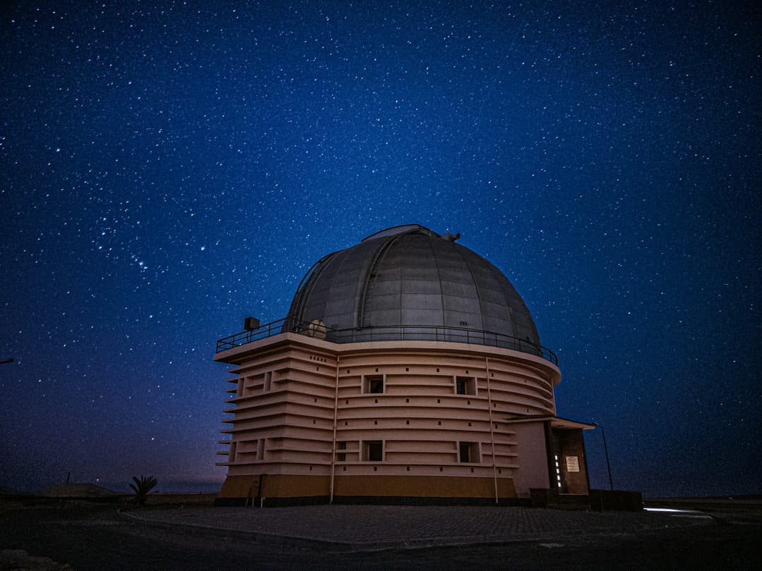 望遠鏡と星空